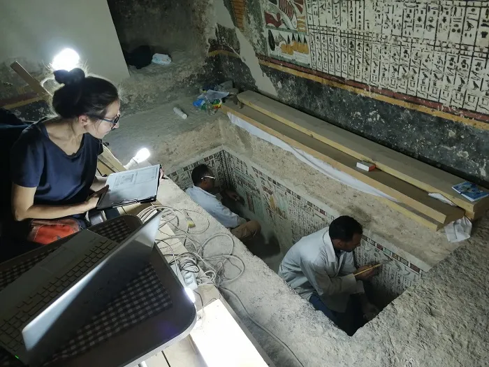 Prace dokumentacyjne i konserwacja sarkofagu Meru fot. D.Wieczorek-CAS UW