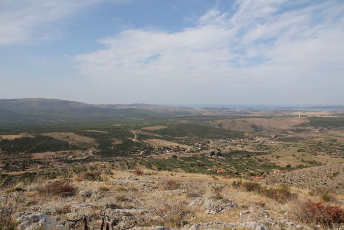 Widok na dolinę zajmowaną obecnie przez współczesną wieś Danilo, w czasach starożytnych przez miasto Ridit/ Municypium Riditarum. Fot. F. Welc.