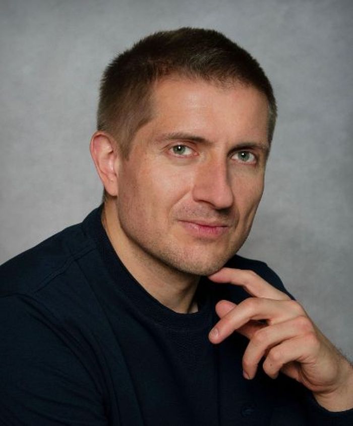 prof. Marcin Rzeszutek z Wydziału Psychologii UW.