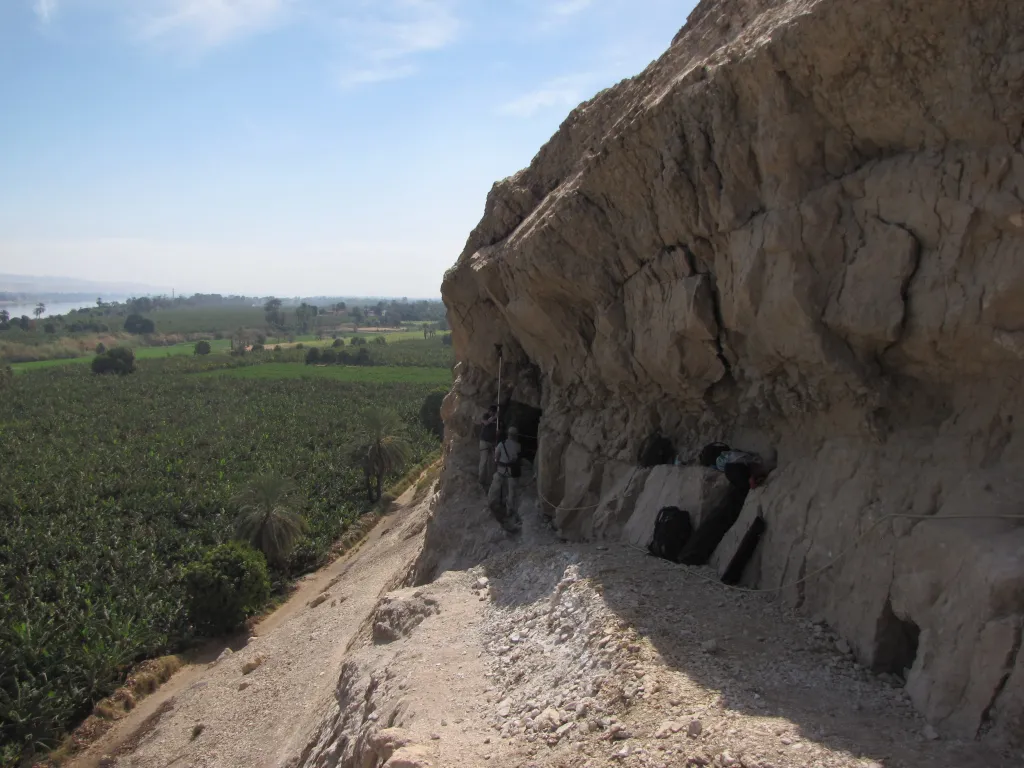 Naukowcy w czasie poszukiwań i dokumentacji inskrypcji hieroglificznych w Gebelein, fot. Gebelein Archaeological Project