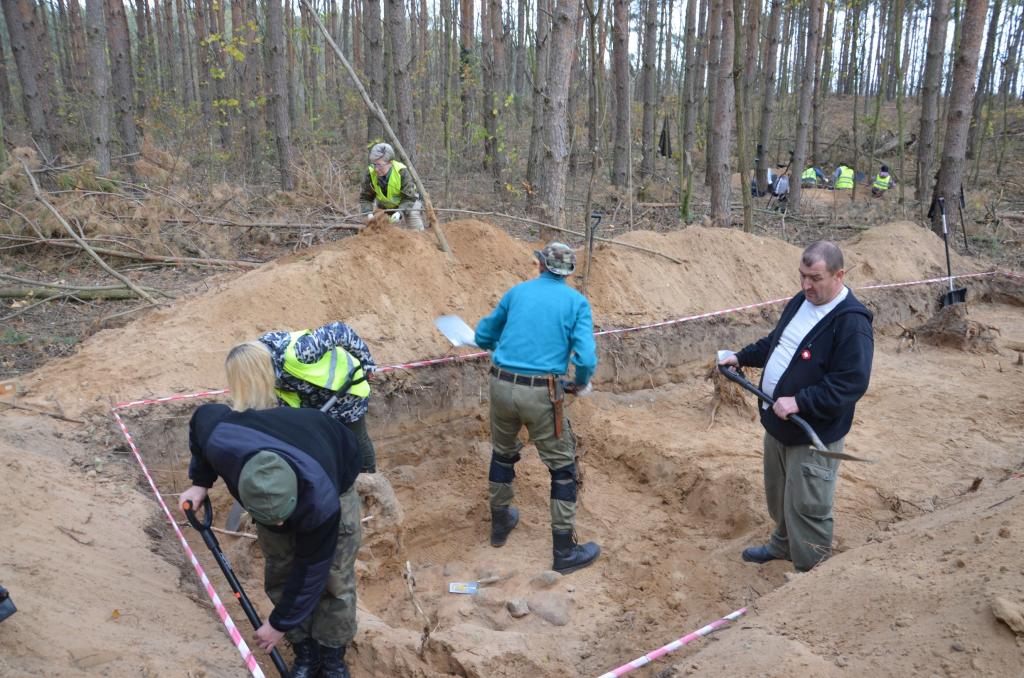 W badaniach archeologicznych licznie wzięli udział wolontariusze. Fot. Krzysztof Socha/Muzeum Twierdzy Kostrzyn