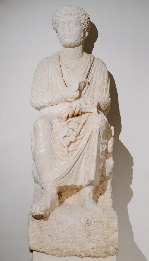 Statua greckiego intelektualisty z miasta Zeugma, domena publiczna
