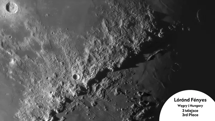 Obiekty Układu Słonecznego. Miejsce 3. Lóránd Fényes (Węgry), seria trzech zdjęć: South Pole, Rimae Ariadeus and Rimae Hyginus oraz Montes Apenninus. Przedstawiamy jedno z nich.