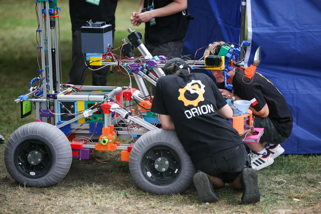 Kraków, 29.08.2025. 11. edycja zawodów łazików marsjańskich European Rover Challenge na terenie Akademii Górniczo-Hutniczej w Krakowie. PAP/Łukasz Gągulski