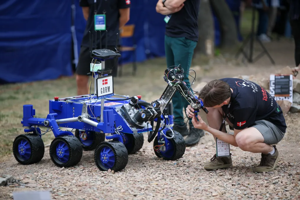 Kraków, 29.08.2025. 11. edycja zawodów łazików marsjańskich European Rover Challenge na terenie Akademii Górniczo-Hutniczej w Krakowie. PAP/Łukasz Gągulski