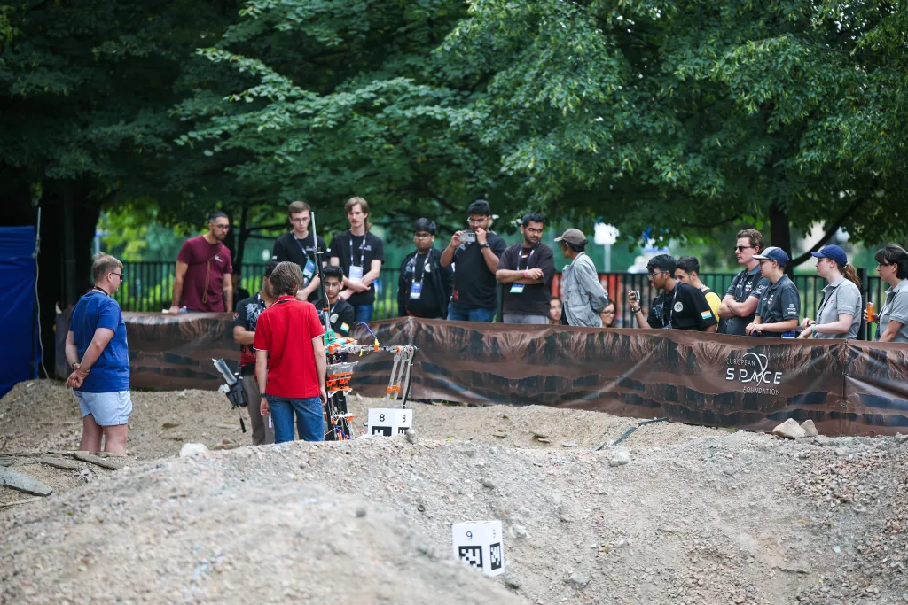  Kraków, 29.08.2025. 11. edycja zawodów łazików marsjańskich European Rover Challenge na terenie Akademii Górniczo-Hutniczej w Krakowie. PAP/Łukasz Gągulski