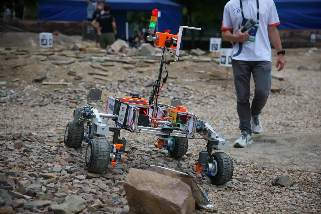  Kraków, 29.08.2025. 11. edycja zawodów łazików marsjańskich European Rover Challenge na terenie Akademii Górniczo-Hutniczej w Krakowie. PAP/Łukasz Gągulski