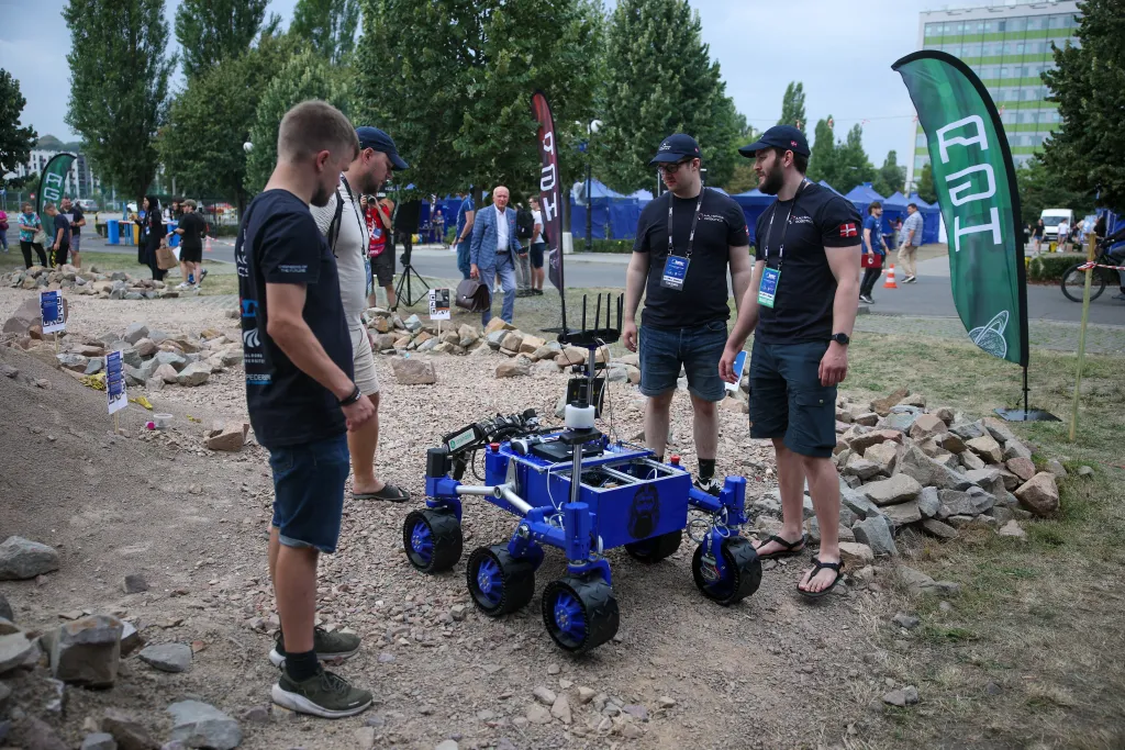  Kraków, 29.08.2025. 11. edycja zawodów łazików marsjańskich European Rover Challenge na terenie Akademii Górniczo-Hutniczej w Krakowie. PAP/Łukasz Gągulski