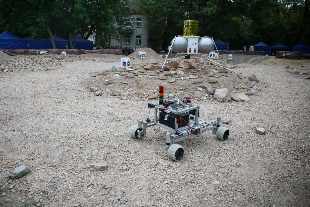  Kraków, 29.08.2025. 11. edycja zawodów łazików marsjańskich European Rover Challenge na terenie Akademii Górniczo-Hutniczej w Krakowie. PAP/Łukasz Gągulski
