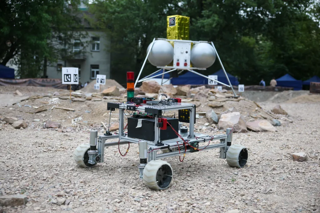  Kraków, 29.08.2025. 11. edycja zawodów łazików marsjańskich European Rover Challenge na terenie Akademii Górniczo-Hutniczej w Krakowie. PAP/Łukasz Gągulski