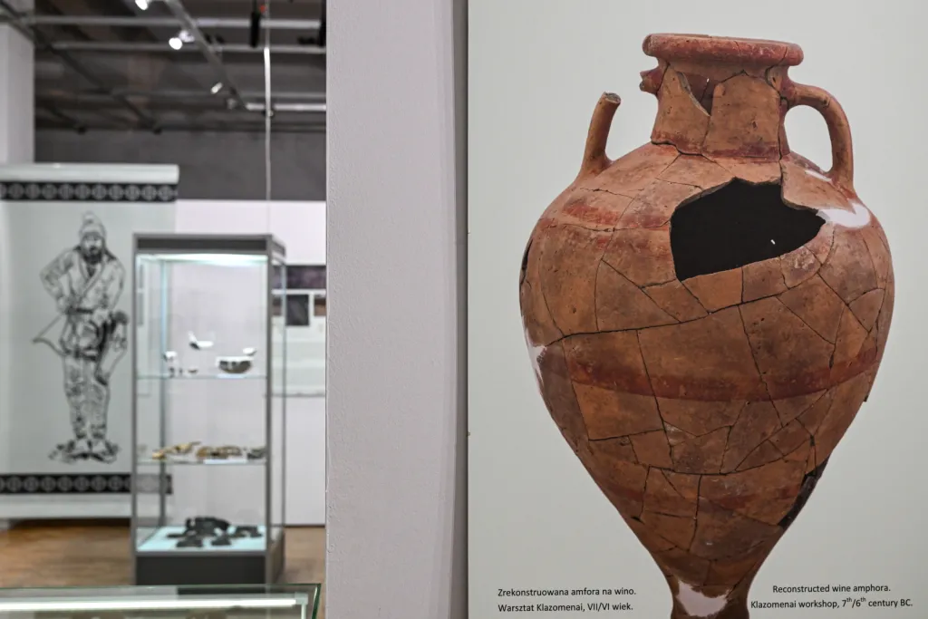 25.11.2025. Otwarcie wystawy „Grodzisko w Chotyńcu. Zachodnia Brama Scytii” w budynku głównym Muzeum Narodowego Ziemi Przemyskiej. PAP/Darek Delmanowicz