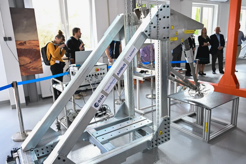 Warszawa, 17.04.2026. Otwarcie laboratorium kosmicznego LUNAPARK, zorganizowane przez Centrum Badań Kosmicznych PAN oraz Sener Polska, 17 bm. w gmachu głównym CBK PAN w Warszawie. (mr) PAP/Radek Pietruszka