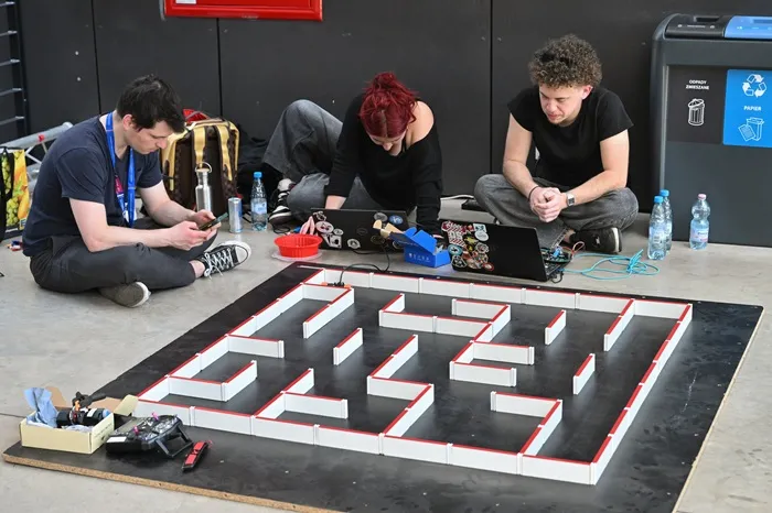 Wrocław, 25.04.2026. Międzynarodowe zawody robotów Robotic Arena na Politechnice Wrocławskiej. W XVII edycji zawodów bierze udział blisko 300 robotów, rywalizujących w 17 konkurencjach. PAP/Maciej Kulczyński