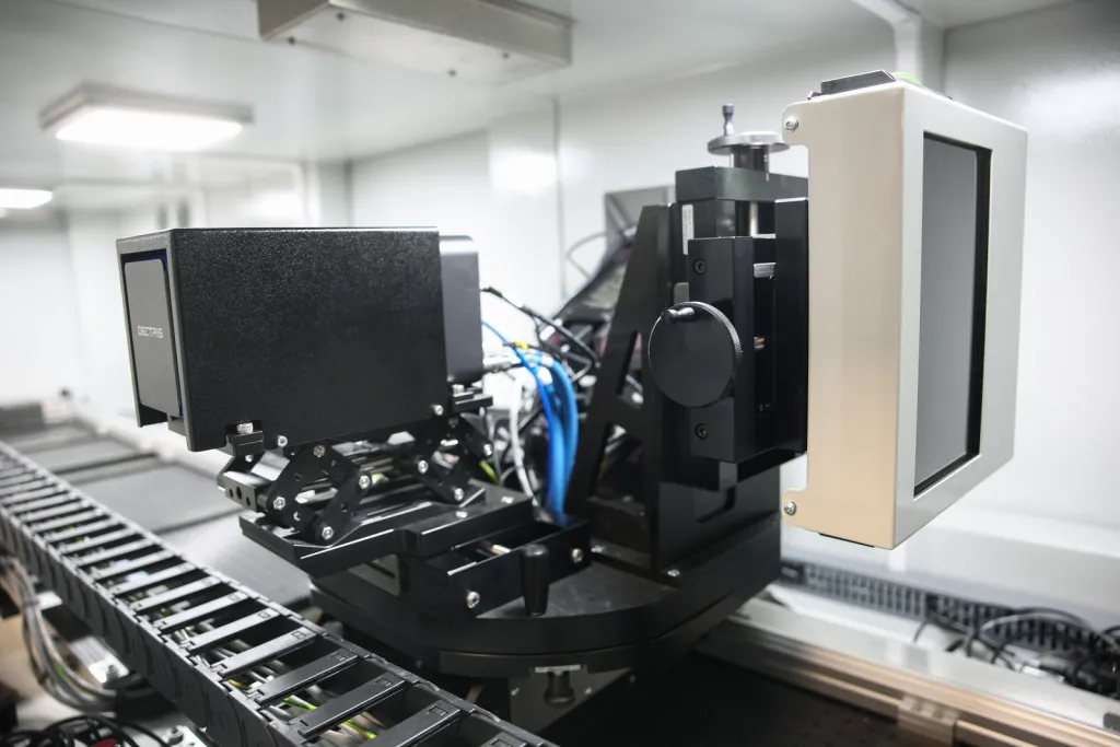 Kraków, 29.05.2026. Otwarcie Laboratorium Zaawansowanych Technik Rentgenowskich na Wydziale Fizyki i Informatyki Stosowanej AGH w Krakowie, 29 bm. Nowe laboratorium oferuje dostęp do wiązki promieniowania rentgenowskiego o parametrach dostępnych dotychczas przede wszystkim w wyspecjalizowanych ośrodkach synchrotronowych.  PAP/Łukasz Gągulski