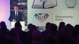 Wicepremier, minister nauki i szkolnictwa wyższego Jarosław Gowin podczas uroczystości wręczenia nagród "Diamentowy Grant 2018" w Warszawie. Fot. PAP/Jacek Turczyk 7.11.2018