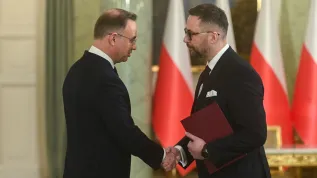 17.01.2025. Prezydent RP Andrzej Duda (L) i powołany na ministra nauki i szkolnictwa wyższego Marcin Kulasek (P) na uroczystości dokonywania zmian w składzie Rady Ministrów w Pałacu Prezydenckim w Warszawie. PAP/Piotr Nowak