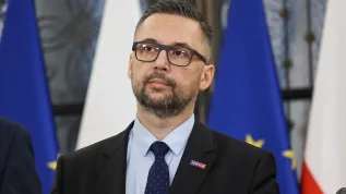 14.01.2025. Poseł Lewicy Marcin Kulasek podczas konferencji prasowej w sprawie ogłoszenia nowego kierownictwa w Ministerstwie Nauki i Szkolnictwa Wyższego, 14 bm. w Sejmie w Warszawie. Poseł Kulasek został zarekomendowany przez Lewicę na stanowisko nowego ministra nauki i szkolnictwa wyższego, a na jego zastępczynię Karolinę Zioło-Pużuk. (sko) PAP/Albert Zawada