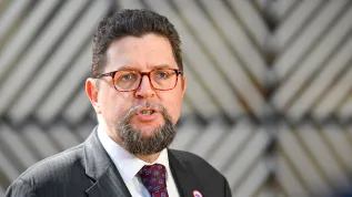 , 12.05.2025. Wiceminister nauki Andrzej Szeptycki podczas wypowiedzi dla mediów w drodze na posiedzenie Rady Unii Europejskiej ds. edukacji, młodzieży, kultury i sportu (EYCS) w Brukseli, 12 bm. Szefowa resportu edukacji będzie przewodniczyć obradom Rady, w której biorą udział ministrowie państw UE odpowiedzialni za sprawy edukacji i młodzieży. (amb) PAP/Wiktor Dąbkowski