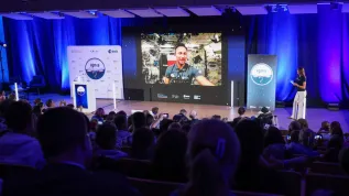 8 de julio de 2025. El evento #HaloKosmos en el Centro de Ciencias Copernicus en Varsovia, el 9 de julio, incluyó una conexión en vivo con el astronauta polaco Sławosz Uznański-Wiśniewski, quien se encuentra actualmente en la Estación Espacial Internacional. (anuncio) PAP/Albert Zawada