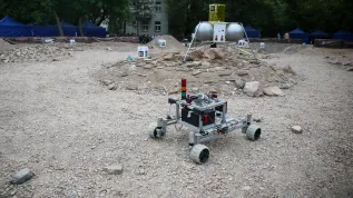  Kraków, 29.08.2025. 11. edycja zawodów łazików marsjańskich European Rover Challenge na terenie Akademii Górniczo-Hutniczej w Krakowie. PAP/Łukasz Gągulski