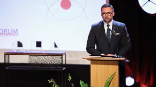 Kraków, 15.10.2025. Minister nauki i szkolnictwa wyższego Marcin Kulasek podczas wręczenia Nagrody Narodowego Centrum Nauki dla młodych naukowców. PAP/Łukasz Gągulski
