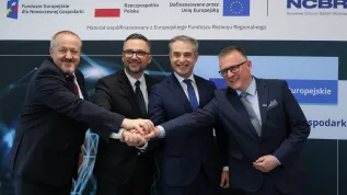 Warszawa, 17.10.2025. Wicepremier, minister cyfryzacji Krzysztof Gawkowski (2P), minister nauki i szkolnictwa wyższego Marcin Kulasek (2L), p.o. prezesa PARP Krzysztof Gulda (P) i dyrektor Narodowego Centrum Badań i Rozwoju prof. dr hab. inż. Jerzy Małachowski (L) podczas konferencji prasowej nt. "Technologie krytyczne dla Polski i Unii Europejskiej. Program STEP na rzecz strategicznych innowacji", 17 bm. w Narodowym Centrum Badań i Rozwoju w Warszawie. (sko) PAP/Paweł Supernak