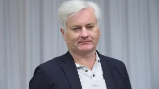 Warszawa, 22.10.2025. Na zdjęciu z 21 bm. informatyk, specjalista w dziedzinie AI prof. Piotr Sankowski w siedzibie Polskiej Agencji Prasowej w Warszawie. Piotr Sankowski był gościem Studia PAP.  PAP/Rafał Guz
