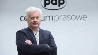 Warszawa, 22.10.2025. Na zdjęciu z 21 bm. informatyk, specjalista w dziedzinie AI prof. Piotr Sankowski w siedzibie Polskiej Agencji Prasowej w Warszawie. Piotr Sankowski był gościem Studia PAP. PAP/Rafał Guz