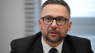 Dąbrowa Górnicza, 24.10.2025. Minister nauki i szkolnictwa wyższego Marcin Kulasek w Akademii WSB w Dąbrowie Górniczej, 24 bm. gdzie wziął udział w dyskusji dotyczącej przyszłości szkolnictwa wyższego w Polsce. (ad) PAP/Art Service