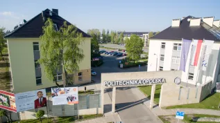 Opole 06.05.2016. Widok z drona na budynki Politechniki Opolskiej. Fot.  PAP/Sławomir Mielnik