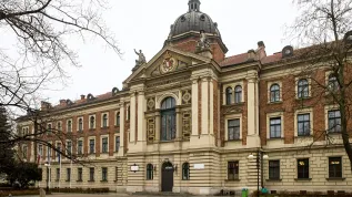 Kraków, 19.04.2021. Budynek główny Uniwersytetu Ekonomicznego w Krakowie. Fot. PAP/Łukasz Gągulski