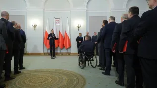 07.01.2026. Prezydent RP Karol Nawrocki (C) przemawia podczas uroczystości w Pałacu Prezydenckim w Warszawie. PAP/Paweł Supernak