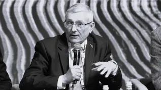 Poznań, 10.05.2025. Dziekan Wydziału Samochodów i Maszyn Roboczych Politechniki Warszawskiej prof. dr hab. inż. Piotr Przybyłowicz na Międzynarodowych Targach Poznańskich. PAP/Lech Muszyński