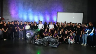 Kraków, 15.06.2026. Premiera najnowszego bolidu elektrycznego AGH RTE 3.5 przygotowanego przez zespół AGH Racing z Akademii Górniczo-Hutniczej, 15 bm. w Muzeum Lotnictwa Polskiego w Krakowie. (ad) PAP/Łukasz Gągulski