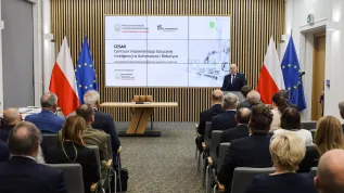 Warszawa, 15.09.2026. Wiceminister nauki i szkolnictwa wyższego Marek Gzik podczas uroczystości podpisania porozumienia o utworzeniu Centrum Implementacji Sztucznej Inteligencji w Automatyce i Robotyce, 15 bm. w Warszawie. (mr) PAP/Albert Zawada