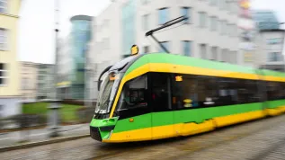 Poznań, 16.12.2023. Tramwaje w centrum Poznania. PAP/Jakub Kaczmarczyk