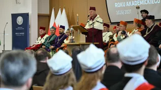 Lublin, 18.10.2026. Rektor KUL ks. prof. Mirosław Kalinowski (C) na inauguracji roku akademickiego 2026/2027 na Katolickim Uniwersytecie Lubelskim. PAP/Wojtek Jargiło