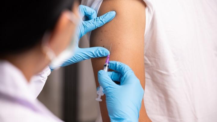 Odborníci: Očkovací plán pro dospělé by měl být zaveden co nejdříve