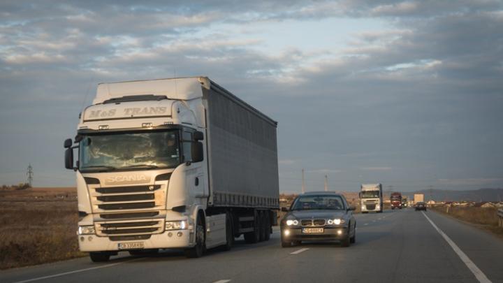 Psycholog: negatywne emocje mogą prowadzić do wielu ryzykownych manewrów na drodze