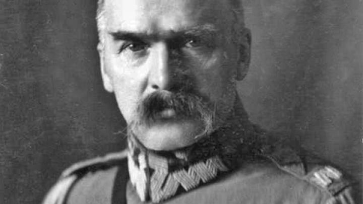 90 lat temu zmarł Józef Piłsudski. Zostawił dobrą i złą legendę