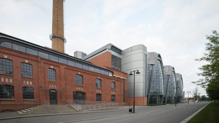 Łódź/ Ponad 300 osób czeka w EC1 na łączenie na żywo ze Sławoszem Uznańskim-Wiśniewskim