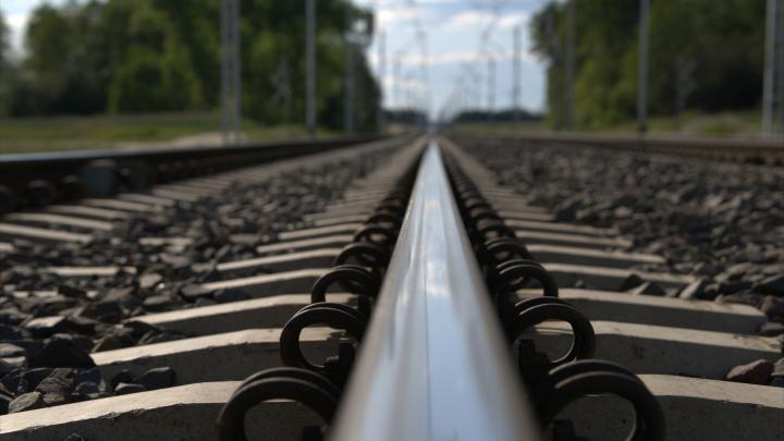 Naukowcy z Politechniki Wrocławskiej pokierują badaniami nad nowymi rodzajami stali dla kolei