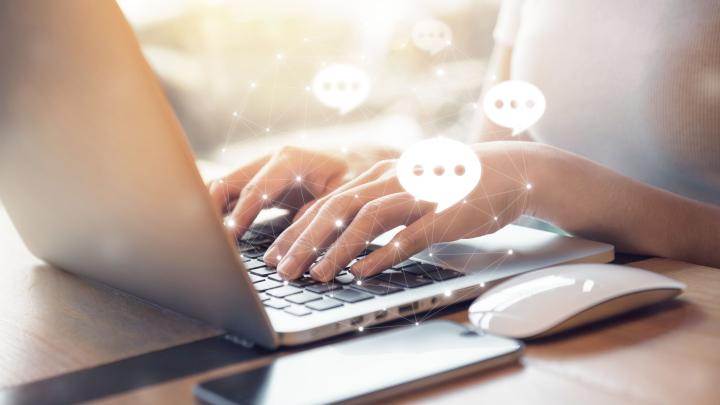 Śląskie/ Akademia Humanitas rozpoczyna projekt badawczy nt. hejtu rówieśniczego i dezinformacji