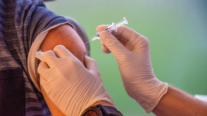 Eksperci: dzięki lepszej dostępności szczepień na grypę i wirusa RS, więcej Polaków z nich korzysta