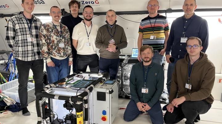 Prototyp kosmicznej koparki do wydobywania księżycowego regolitu - po testach „w terenie”