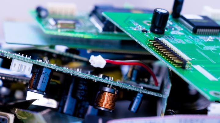 Skręcony magnes dla szybszej elektroniki