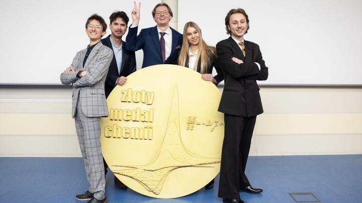 Mateusz Zarzeczny z FUW zdobywcą Złotego Medalu Chemii 2025