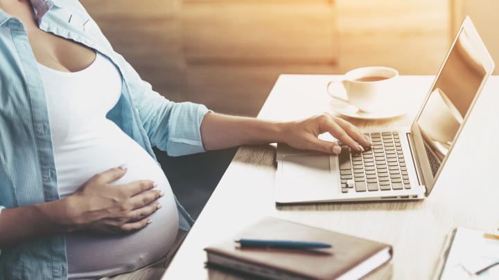 Dr Staniszewska: skończmy z karą za macierzyństwo w środowisku akademickim