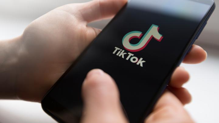 Badanie: filmy z TikToka wpływają na preferencje żywieniowe młodych ludzi