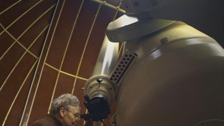 Toruń/ Odsłonięto tablicę przy muralu poświęconym astronomce Wilhelminie Iwanowskiej